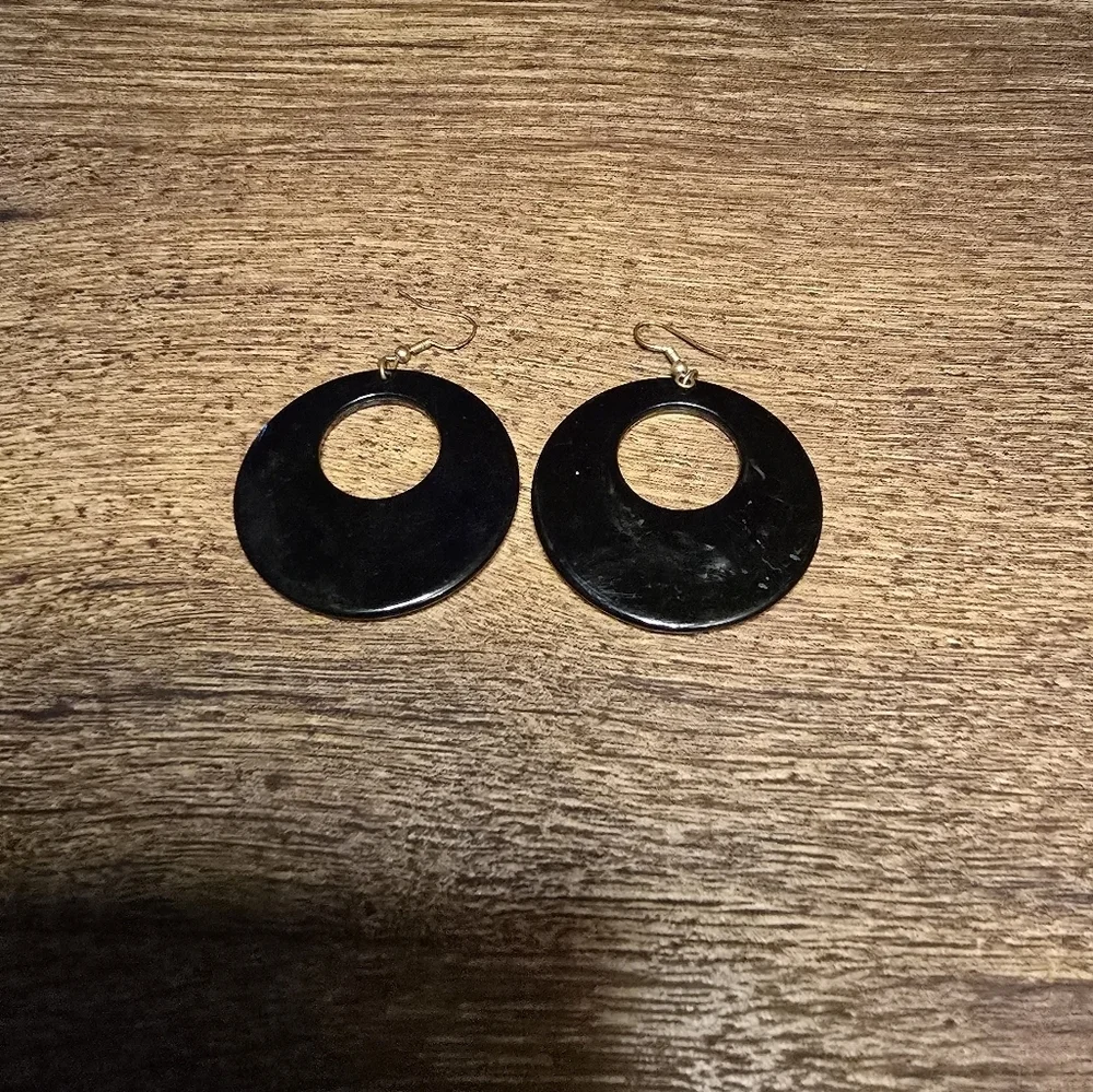 black plastic circle dangling earrings